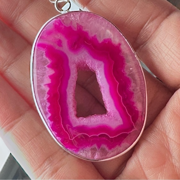 Artisan Vibrant Pink Agate Geode Pendant Druzy New - Picture 2 of 8